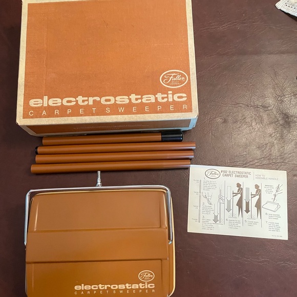 Vintage 1983 Fuller Electrostatic Carpet Sweeper new in box - Picture 3 of 5